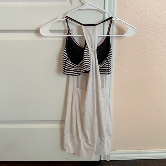 Lululemon no limits tank top size 4 - Picture 3 of 4
